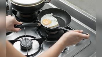 Cómo hacer huevo frito sin aceite, fácil y saludable