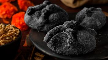 ¿De qué está hecho el PAN DE MUERTO negro? (receta paso a paso)
