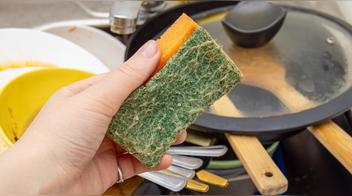 Los 3 peores hábitos en la cocina que dañan tu salud y arruinan tus comidas