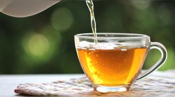 El té que tiene más calcio que la leche y fortalece los huesos