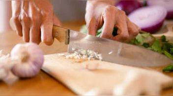¿Se te quema la cebolla al freírla? Conoce el sencillo truco para evitarlo