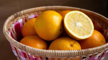 El peligro de comprar frutas o verduras que están partidas por la mitad, esto dice una especialista