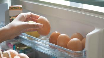 Ni en la puerta de la refrigeradora ni en el cartón: esta es la mejor forma de conservar los huevos para que no pierdan sus propiedades