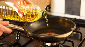 No tires el aceite de cocina usado: estas son las 5 formas de aprovecharlo