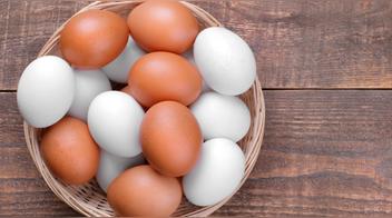 ¿Cuál es la diferencia entre un huevo blanco y un huevo rosado?