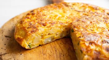 Sin una gota de aceite: este es el mejor truco para preparar una tortilla de papas sin freír