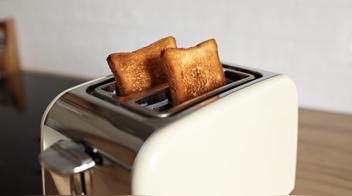 Un estudio revela el peligro oculto de comer tostadas quemadas: “Puede causar daños neurológicos”