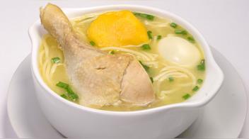 Cuáles son los beneficios de tomar caldo de gallina