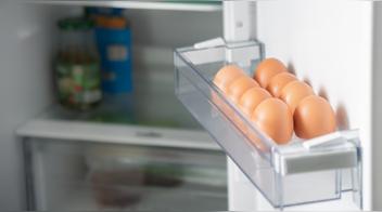 Lanzan una advertencia para todos los que guardan los huevos en la refrigeradora