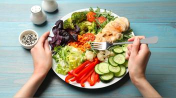 Alimentos con los que debes tener cuidado al calentarlos en el microondas