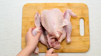 Cómo deshuesar el pollo en simples pasos
