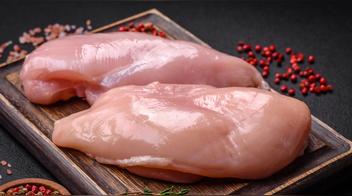 El secreto de un carnicero para que la pechuga no quede seca al cocinarla