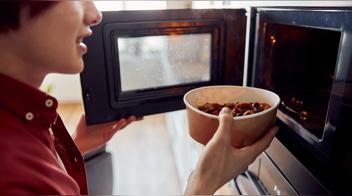 Estas son las comidas que nunca debes calentar en el microondas