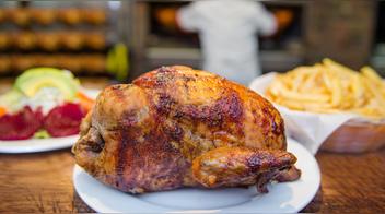 ¿Por qué el pollo a la brasa conquista el paladar de millones de peruanos?