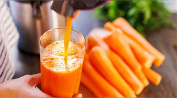 Los beneficios de tomar jugo de zanahoria y cúrcuma