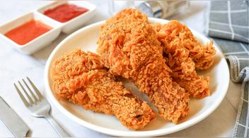 No es pan ni harina: este es el ingrediente secreto para que el pollo quede crujiente