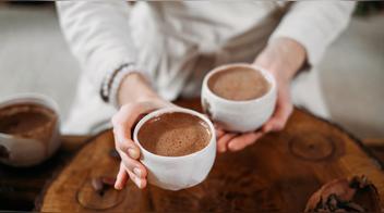 “Dos tazas de chocolate caliente al mes duplican nuestras células madre”, esto dice un especialista en nutrición