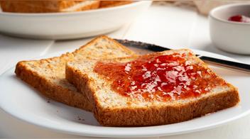 Los peores desayunos para la salud: "El pan con mermelada puede generar picos de glucosa”, esto es lo que dice un especialista