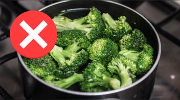 El error que cometes al cocinar brócoli y que lo deja sin beneficios