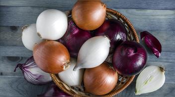 Cebolla blanca o morada: ¿cuál es la mejor para cocinar?