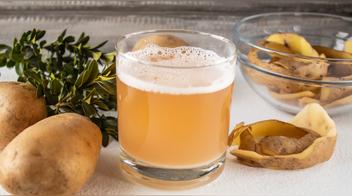 Agua de cáscara de papa: Para qué sirve y por qué deberías tomarla