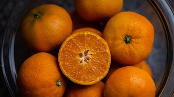 El alimento que tiene el triple de vitamina C que la naranja y ayuda a combatir los resfriados