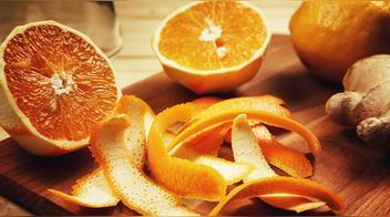 Para qué sirve poner cáscaras de naranja en el refrigerador