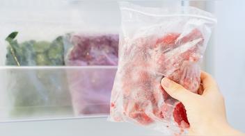 Una ingeniera de alimentos alerta: "Congelar no elimina bacterias, solo las deja inactivas"