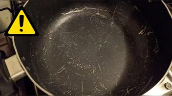 El peligro de cocinar en una sartén antiadherente rayada