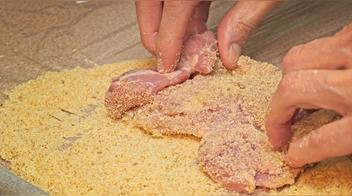 Ni harina, ni pan, ni huevo: el truco saludable para empanizar que debes probar