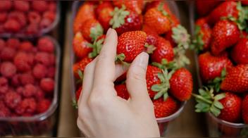 Un experto advierte: “Las fresas son de las peores frutas que puedes comer”