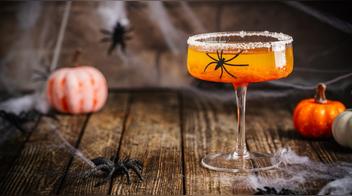 Tres cócteles de Halloween fáciles y deliciosos que se preparan en minutos