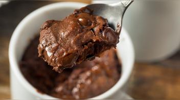 El ‘mug cake’ de chocolate que arrasa en TikTok por su sabor y lo fácil que es