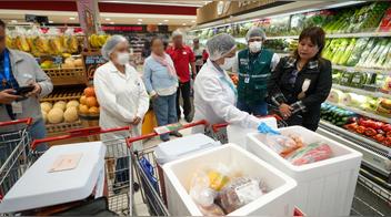 Detectan agroquímicos prohibidos en ají amarillo en supermercado de Lima
