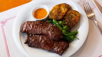 Sin parrilla ni carbón: esta es la nueva forma de preparar carne que está siendo furor en las redes