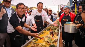 ¡Récord peruano! Preparan la parihuela más grande del mundo