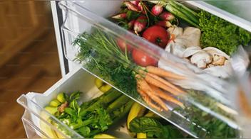 Recuerda evitar almacenar verduras mojadas y revisa con frecuencia para retirar las que ya estén dañadas. Este método es eficaz para lechugas, espinacas y zanahorias.