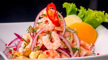 Ceviche de camarones calientes: receta peruana paso a paso