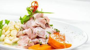 Antes de la llegada de los cítricos, culturas como los moches disfrutaban del "siwichi", un ceviche preparado solo con ingredientes locales que aportaban acidez. Foto: Envato