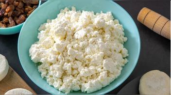 Por qué el queso cottage se ha convertido en el favorito de la cocina saludable