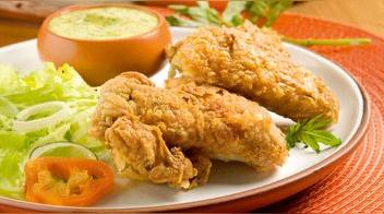Alitas de pollo broaster con salsa de huacatay