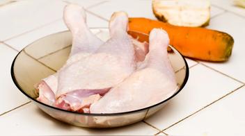 ¿Olor raro o cambio de color? Así puedes saber si el pollo está malogrado