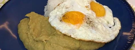 Arverjita partida con huevo frito (VIDEO) Arverjita partida con huevo frito (VIDEO)