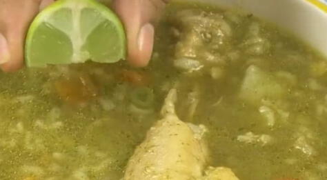 Cómo preparar aguadito de pollo (SOPA) [VIDEO]