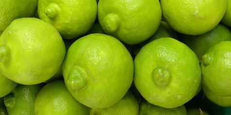 La lima es bastante parecida al limón   
