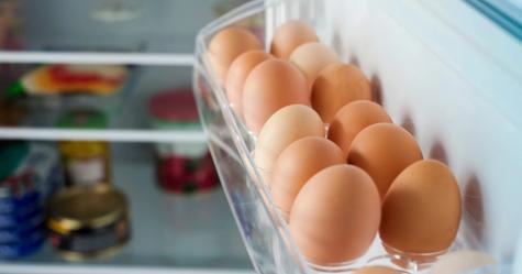 El huevo debe permanecer con la punta hacia abajo. El huevo debe permanecer con la punta hacia abajo.