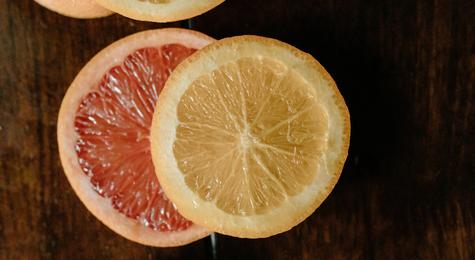 Combina jícama y limón para una opción refrescante y baja en calorías.   