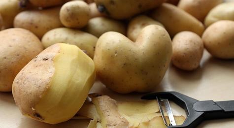 Utiliza cáscaras de papas frescas. Utiliza cáscaras de papas frescas.