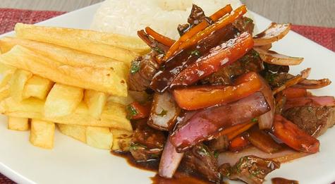 Lomo saltado con papas fritas Lomo saltado con papas fritas
