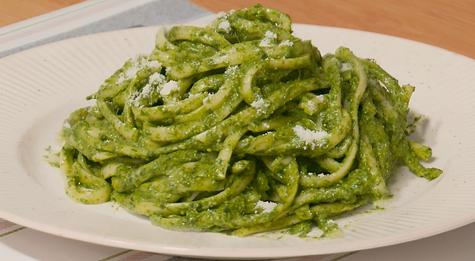 Fideos al pesto. Fideos al pesto.